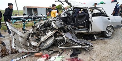 Kırıkkale'de otomobiller çarpıştı: 2 ölü, 7 yaralı
