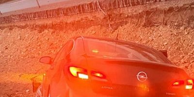 Kontrolden çıkan otomobil inşaata uçtu: 2 yaralı
