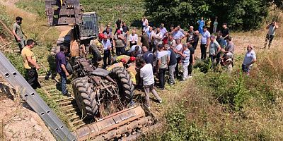 Kontrolden çıkan traktör köprüden aşağı uçtu