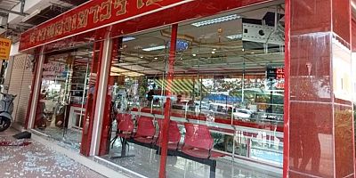 Kuyumcu soyguncuları püskürttü: 1 ölü, 1 yaralı