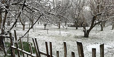 Lapa lapa yağan kar ilçeyi beyaza bürüdü