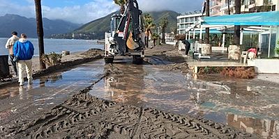 Marmaris’te sağanak ve fırtına etkili oldu