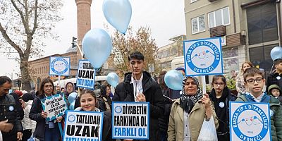 Mavi balonlar gökyüzüne bırakıldı