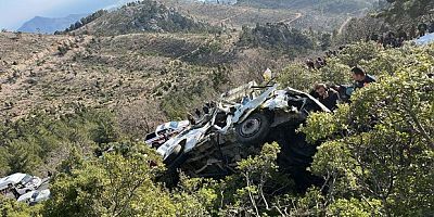 Mersin'de işçi servisi uçuruma yuvarlandı: 3 ölü 11 yaralı