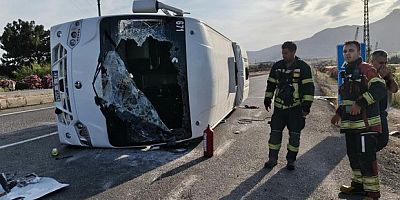Mersin’de öğrenci servisi devrildi: 17 yaralı