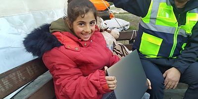 Minik Melek’in yüzü güldü