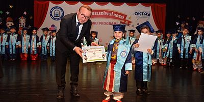 Miniklerin mezuniyet coşkusu