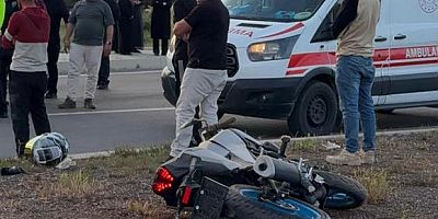 Motorsiklet devrildi, sürücü ağır yaralandı
