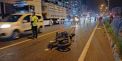 Motosikletin çarptığı yaya ile sürücü hayatını kaybetti