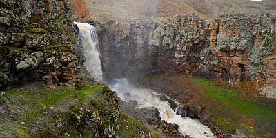 Muş'ta şelale ve akarsular coştu