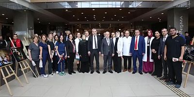 Mustafa Bozbey'den doktorlara anlamlı ziyaret