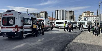 Öğrenci ile rehabilitasyon servisi çarpıştı: 5 yaralı