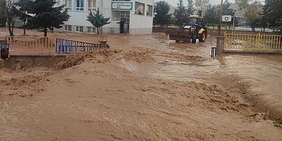 Okulda mahsur kalan 75 öğrenci tahliye edildi