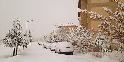Onlarca yerleşim yeri yolu kapandı