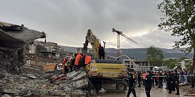 Operatör enkaz altında kaldı: 1 yaralı