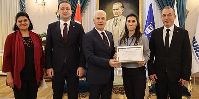 Örnek güvenlik görevlisine Başkan Bozbey'den tebrik
