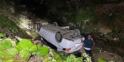Otomobil dereye uçtu: 4 yaralı