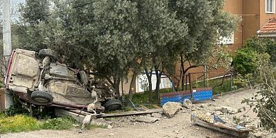 Otomobil evin bahçe duvarına çarptı: 1 ölü, 1 yaralı