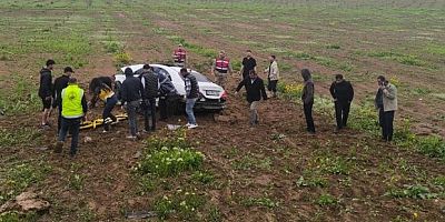 Otomobil ile kamyonet çarpıştı: 2 ölü, 3 ağır yaralı