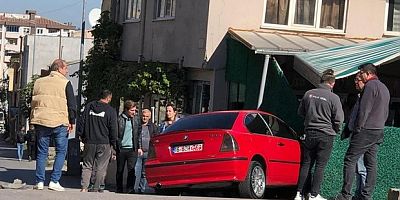 Otomobil kahveye daldı