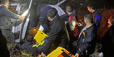 Otomobil uçuruma yuvarlandı: 7 yaralı