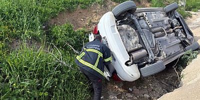 Otomobil yol kenarına devrildi: 5 kişi yaralandı