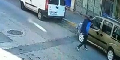 Otomobilden cep telefonu hırsızlığı kamerada