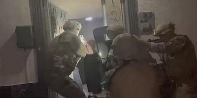 Özel Harekat kapıları koçbaşıyla kırdı