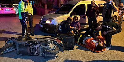 Panik yapan motokurye devrilerek yaralandı