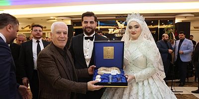 Protokolü buluşturan düğün