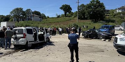Sakarya'da kazada 3'ü çocuk 7 kişi yaralandı