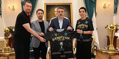 Şampiyon hentbolculardan Başkan Vekili Biba’ya ziyaret