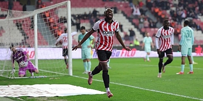 Samsunspor zorlu maçtan 3 puan çıkardı: 2-1