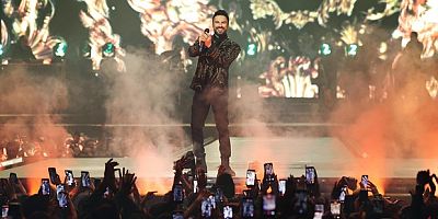 Şarkılar, Işıklar, Danslar ve Bitmeyen Alkışlar