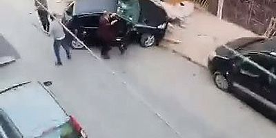 Sarkıntılık yaptı, kalaslarla dövüldü