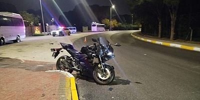 Serik'te midibüs ile çarpışan motosikletli yaralandı