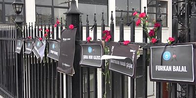 Setbaşı Köprüsü karanfillerle donatıldı