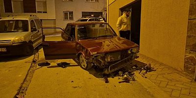 Sevgilisinden ayrıldı, aracını parçaladı