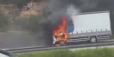 Seyir halindeki kamyon, alev alev yandı