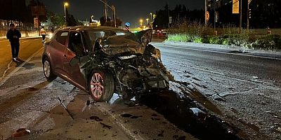 Seyir halindeki otomobil, tıra arkadan çarptı: 1 yaralı