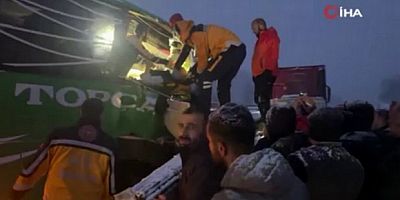 Sıkışan yolcuları kurtarma çalışması sürüyor