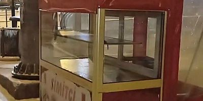 Simit tezgahından fare çıktı