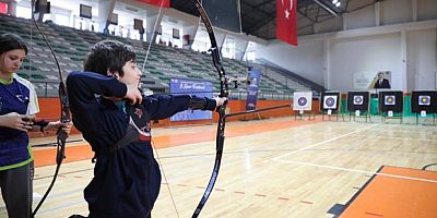 Spor festivalinde öğrenci okçular yarıştı