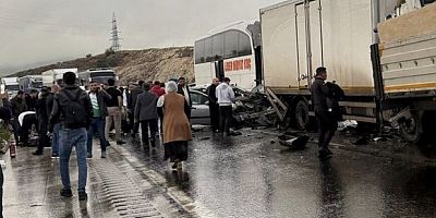 TAG Otoyolu'nda zincirleme trafik kazası: 1'i ağır 5 yaralı