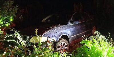 Tarlaya uçtuğu otomobilini bırakıp gitti