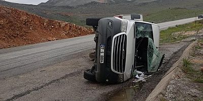 Taziyeye gidenleri taşıyan minibüs devrildi: 11 yaralı