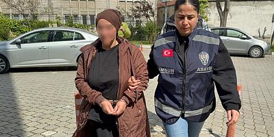 Teyze yeğeninin altınlarını çaldı