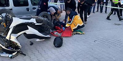 Ticari araçla çarpışan motosikletteki 2 kişi yaralandı