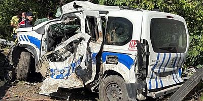 Tır karşı şeride geçti: Ölü ve yaralılar var