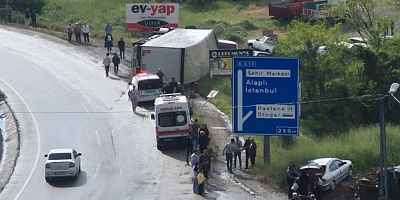 Tır virajı alamadı: Aynı aileden 5 kişi yaralandı